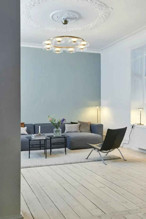 Louis Poulsen Tischlampen-Nuura Tischleuchte Blossi, Nordic Gold – klar