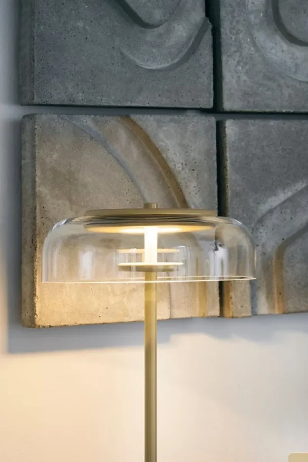 Louis Poulsen Tischlampen-Nuura Tischleuchte Blossi, Nordic Gold – klar