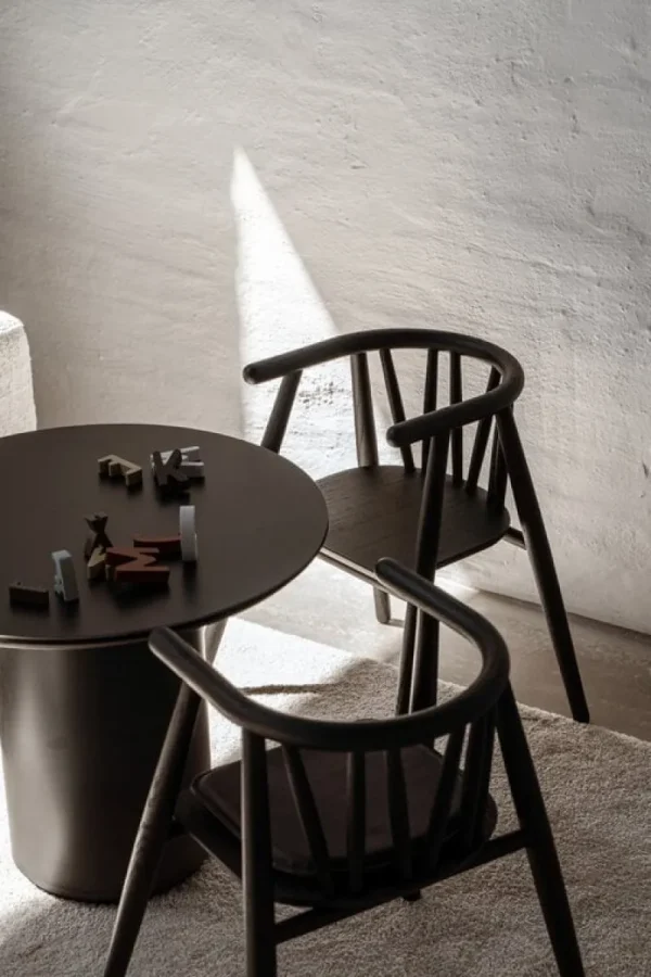 Kinder Oaklings Möbel Für Das Kinderzimmer^Storm Kinderstuhl, schwarz gebeizte Eiche