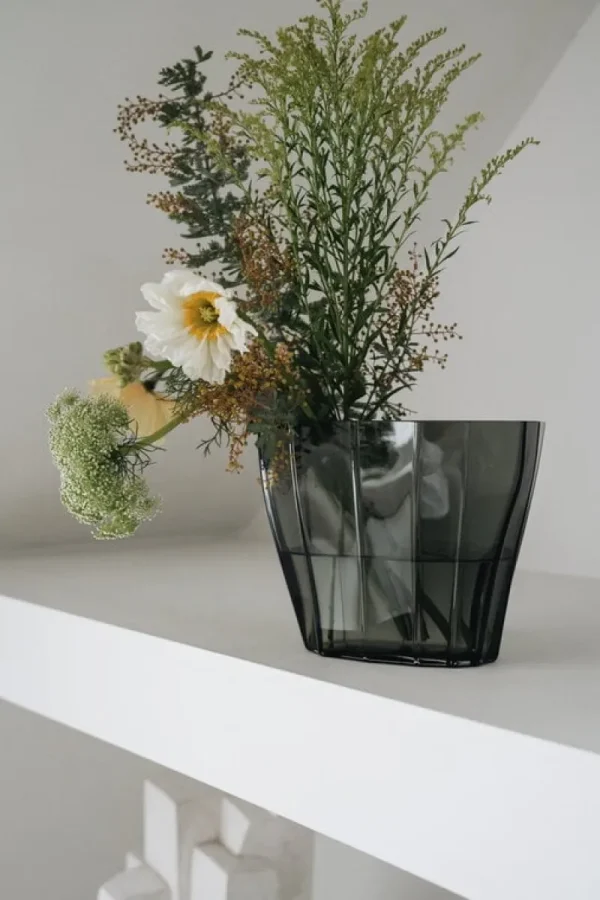 ferm LIVING Vasen-Orrefors Reed Vase, 175 mm, klares Rauchgrün