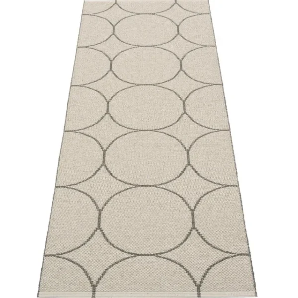 Pappelina Outdoor-textilien^Teppich Boo 70 x 200 cm, holzkohlefarben – leinenfarben
