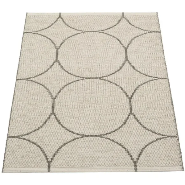 Pappelina Outdoor-textilien^Teppich Boo 70 x 100 cm, holzkohlefarben – leinenfarben