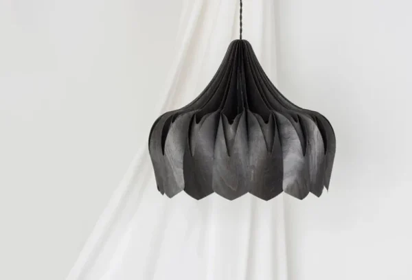 Louis Poulsen Deckenleuchten-Pilke Lights Pendelleuchte Pioni, groß, Schwarz