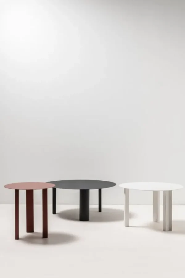 Artek Tische-Serax Metal Sculptures Beistelltisch, L, schwarze Rohre