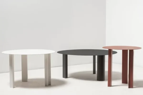 Artek Tische-Serax Metal Sculptures Beistelltisch, L, schwarze Rohre