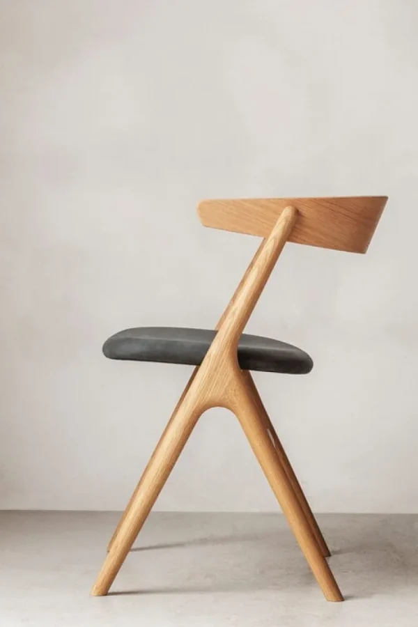 Vitra Sitzgelegenheiten-Sibast No 9 Stuhl, Eiche geölt – anthrazitfarbenes Leder