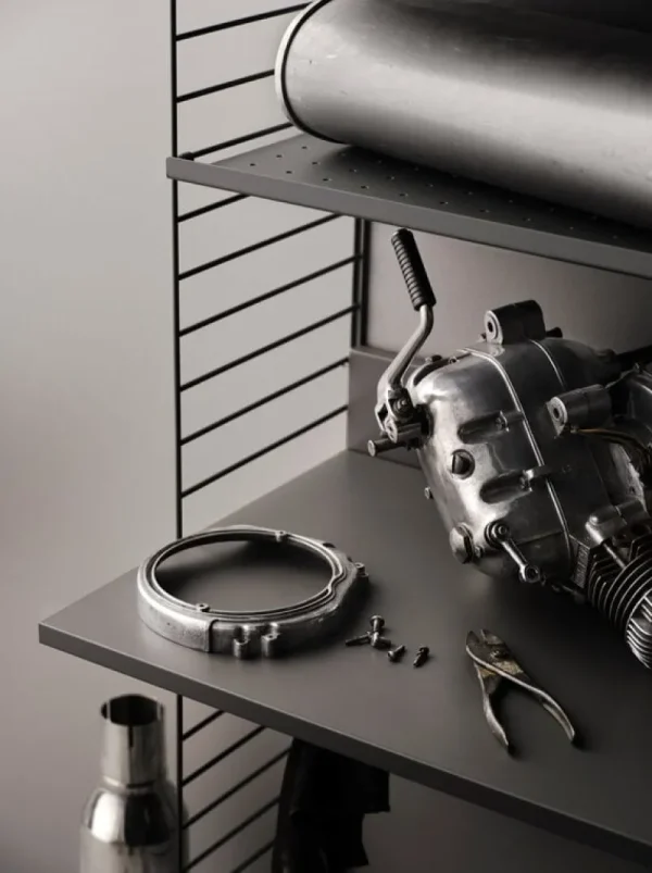 Muuto Regale-String Furniture String Schreibtisch, dunkelgrau