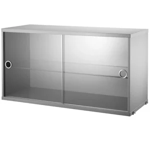 Muuto Regale-String Furniture String Vitrine mit Schiebetüren aus Glas, 78 x 30 cm, grau