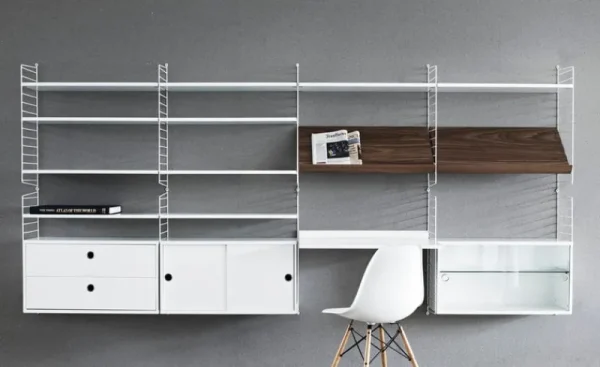 Muuto Regale-String Furniture String Vitrine mit Schiebetüren aus Glas, 78 x 30 cm, weiß