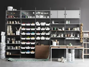 Muuto Regale-String Furniture String Vitrine mit Schiebetüren aus Glas, 78 x 30 cm, weiß
