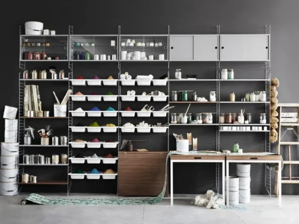 Muuto Regale-String Furniture String Vitrine mit Schiebetüren aus Glas, 78 x 30 cm, weiß