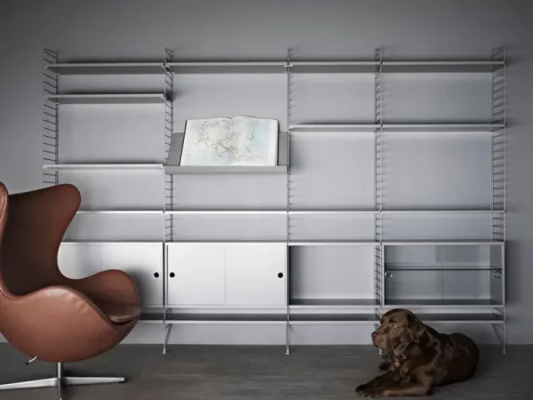 Muuto Regale-String Furniture String Vitrine mit Schiebetüren aus Glas, 78 x 30 cm, weiß