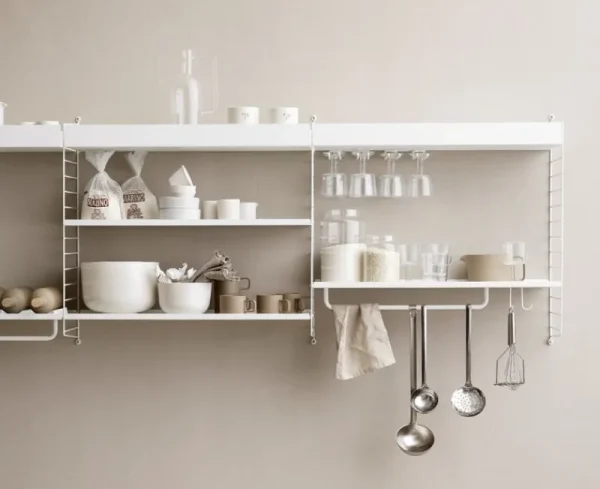 Muuto Regale-String Furniture String-Metallregal, 78 x 30 cm, niedrig, weiß