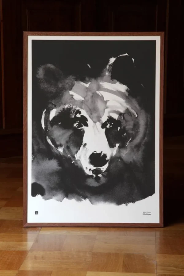 Teemu Ju00e4rvi Illustrations Poster Und Pinnwände^Teemu Järvi Illustrations Mysterious Bear Poster, 50 x 70 cm