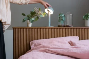 Warm Nordic Tischlampen-TIPTOE Nod Tischleuchte, Eukalyptusgrau