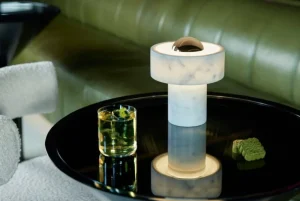 GUBI Tischlampen | Tragbare Lampen-Tom Dixon Stone LED-Tischleuchte, tragbar, weißer Marmor