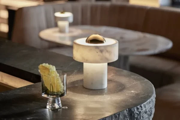 GUBI Tischlampen | Tragbare Lampen-Tom Dixon Stone LED-Tischleuchte, tragbar, weißer Marmor