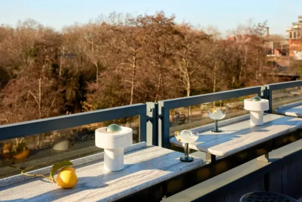 GUBI Tischlampen | Tragbare Lampen-Tom Dixon Stone LED-Tischleuchte, tragbar, weißer Marmor