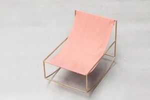 Vitra Sitzgelegenheiten-valerie_objects Rocking Chair, Messing – rosa