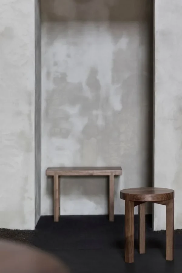 Nikari Sitzgelegenheiten-valerie_objects Solid Bank, 65 cm, Nussbaum
