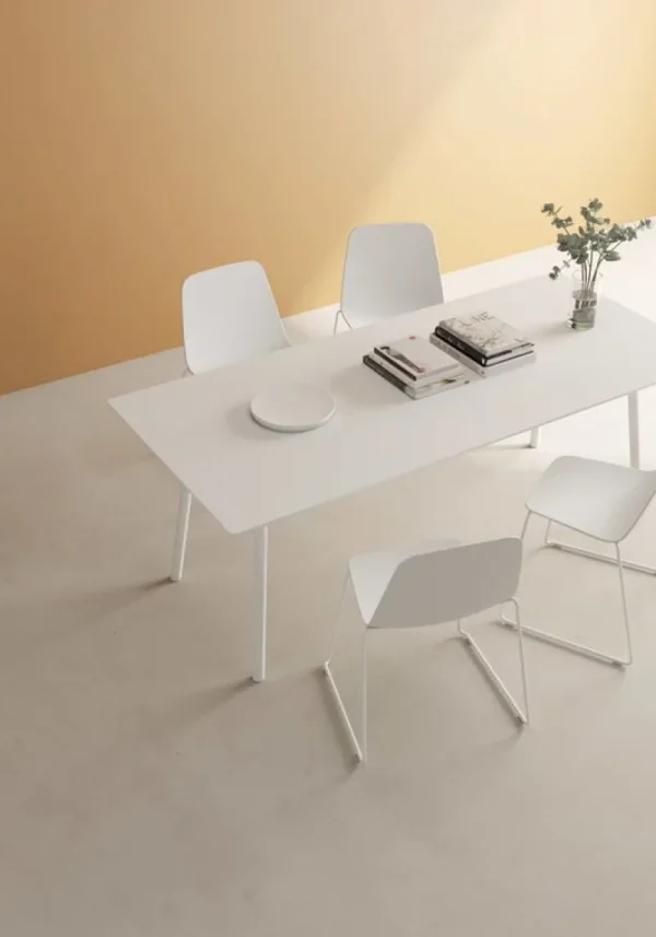 Form & Refine Sitzgelegenheiten-Viccarbe Maarten Stuhl, Kufengestell, Weiß