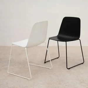 Form & Refine Sitzgelegenheiten-Viccarbe Maarten Stuhl, Kufengestell, Weiß