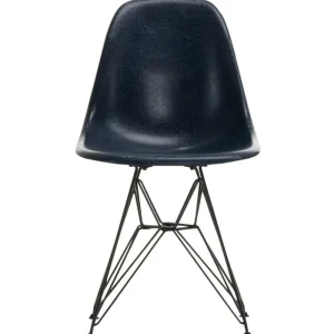 valerie_objects Sitzgelegenheiten-Vitra Eames DSR Fiberglass Chair, marineblau – schwarz