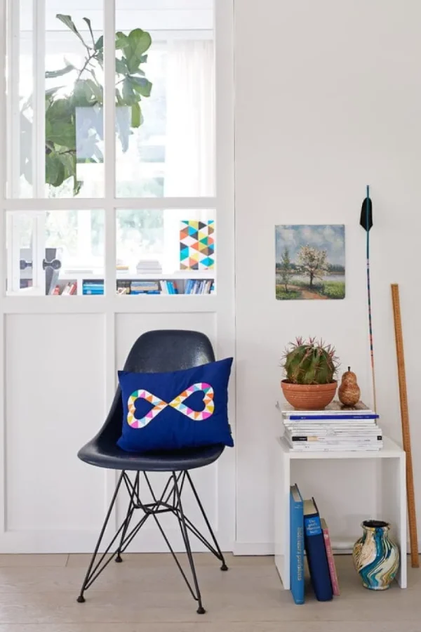 Fredericia Sitzgelegenheiten-Vitra Eames DSR Fiberglass Chair, marineblau – Chrom