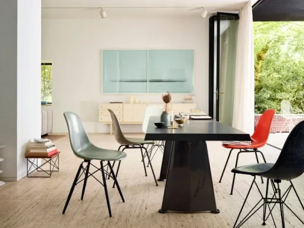 Artek Sitzgelegenheiten-Vitra Eames DSR Fiberglass Chair, pergamentgelb – schwarz