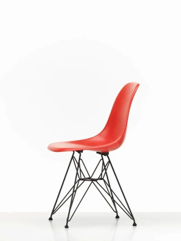Vitra Sitzgelegenheiten-Eames DSR Fiberglass Stuhl, klassisch rot - Basic Dark