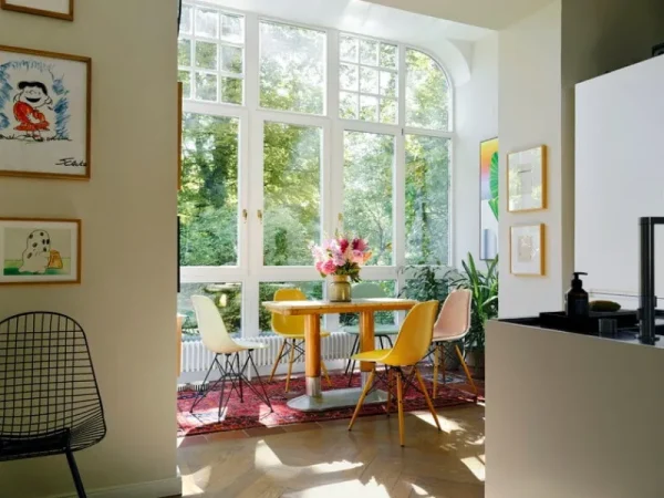 Vitra Sitzgelegenheiten-Eames DSR Fiberglass Stuhl, klassisch rot - Basic Dark