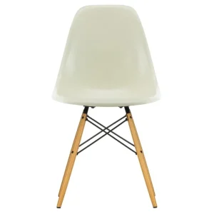 Vitra Sitzgelegenheiten-Eames DSW Fiberglass Chair, pergamentgelb – Ahorn