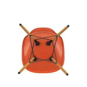 Vitra Sitzgelegenheiten-Eames DSW Fiberglass Chair, rotorange – Ahorn