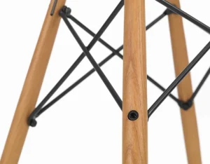 Muuto Sitzgelegenheiten-Vitra Eames DSW Stuhl, pale rose RE - Ahorn
