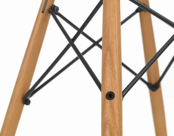 Muuto Sitzgelegenheiten-Vitra Eames DSW Stuhl, pale rose RE - Ahorn
