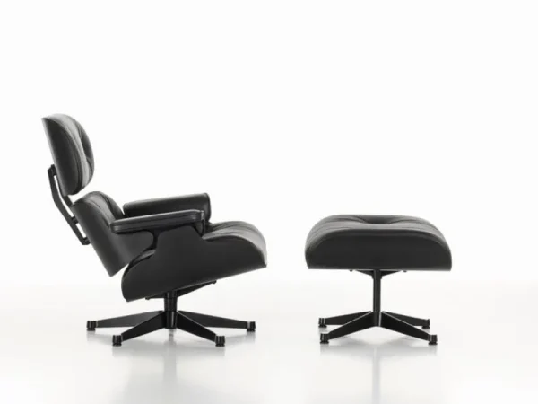 GUBI Sitzgelegenheiten-Vitra Eames Lounge Chair, klass. Größe, Esche schwarz – Leder schwarz