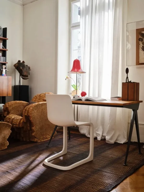 GUBI Sitzgelegenheiten-Vitra EVO-C Stuhl, Elfenbeinfarben