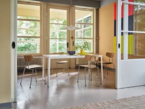 Vitra Sitzgelegenheiten-Moca Stuhl, Eiche dunkel gebeizt – Chrom