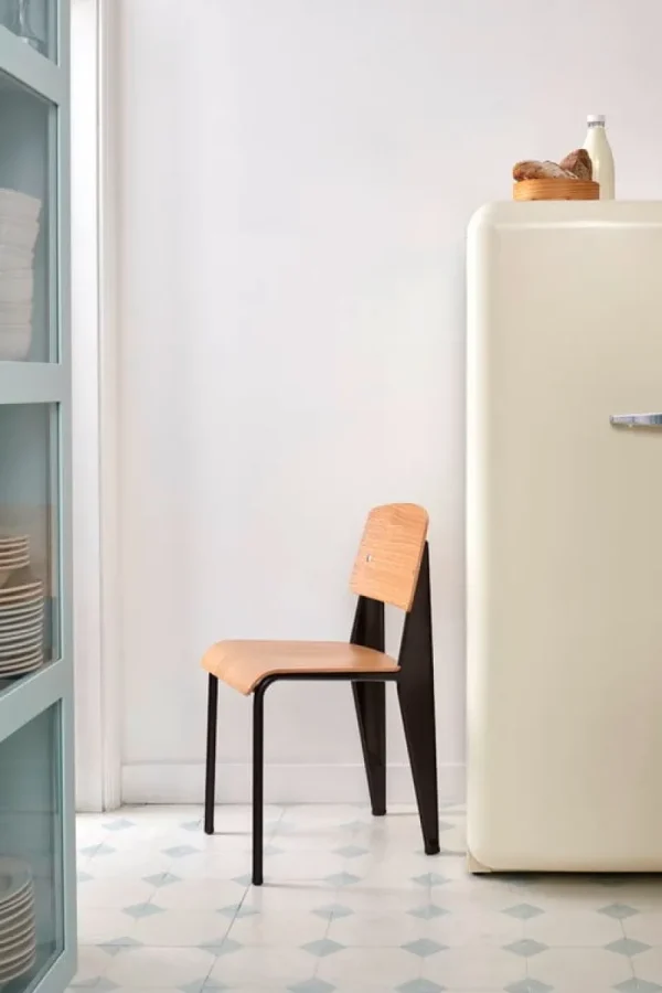 OX Denmarq Sitzgelegenheiten-Vitra Standard Chair, Tiefschwarz – Eiche