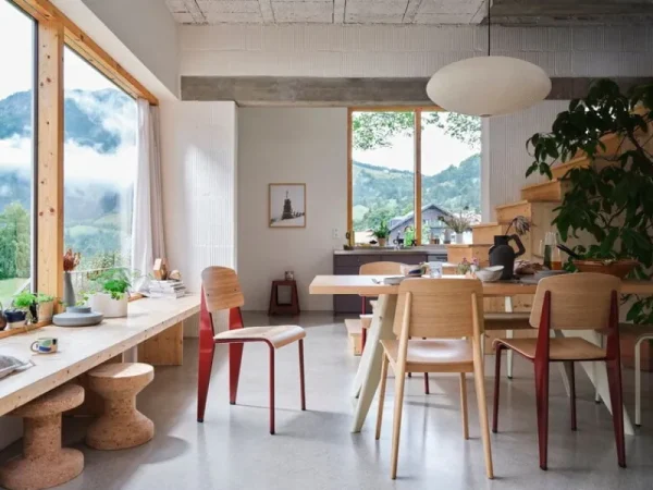 Normann Copenhagen Sitzgelegenheiten-Vitra Standard Stuhl, Japanese red – Eiche