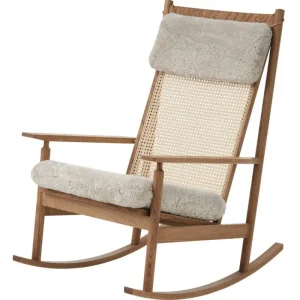 Warm Nordic Sitzgelegenheiten-Swing Schaukelstuhl, Teakholz - Moonlight-Schaffell