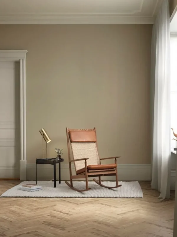 HAY Sitzgelegenheiten-Warm Nordic Swing Schaukelstuhl, Teakholz - cognacbraunes Silk-Leder