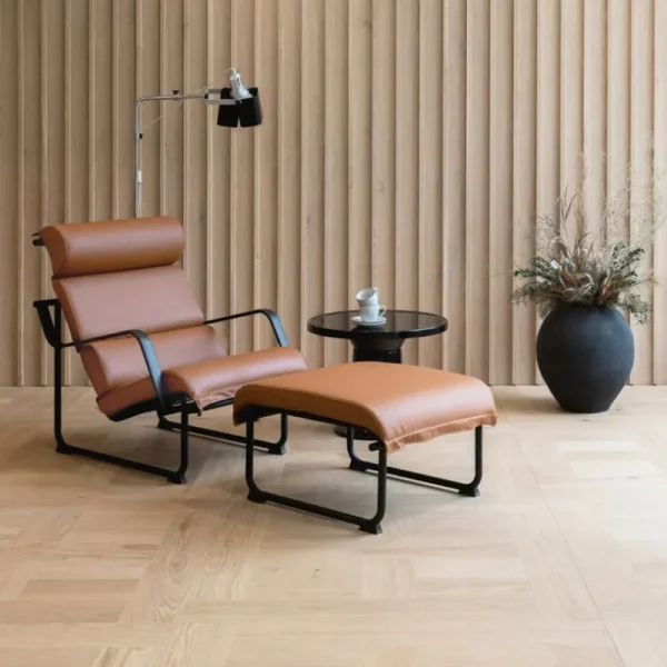 HAY Sitzgelegenheiten-Yrjö Kukkapuro Remmi Loungesessel, Schwarz - cognacbraunes Leder